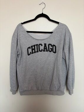 Off the shoulder Chicago Graphic Sweatshirt in Light Gray